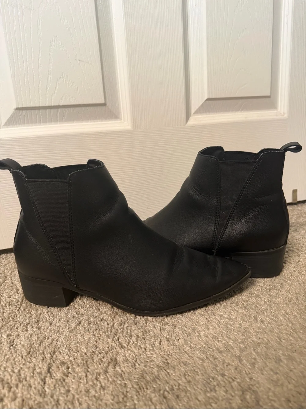 Old Navy Women’s Size 10 Black Pointed Toe Chelsea Ankle Boots Low Heel